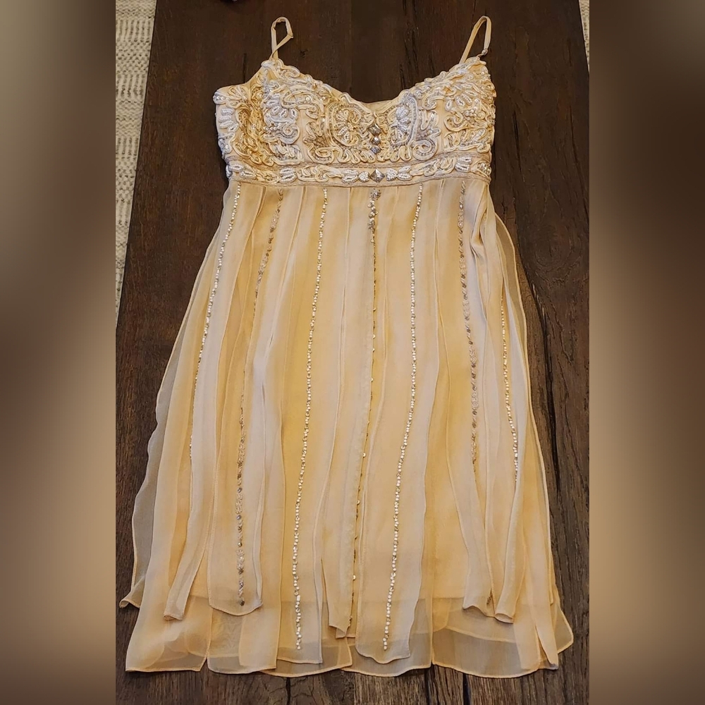 (Almost) NEW Sue Wong Cocktail Dress with beadwork Beige Peach Butter Si…